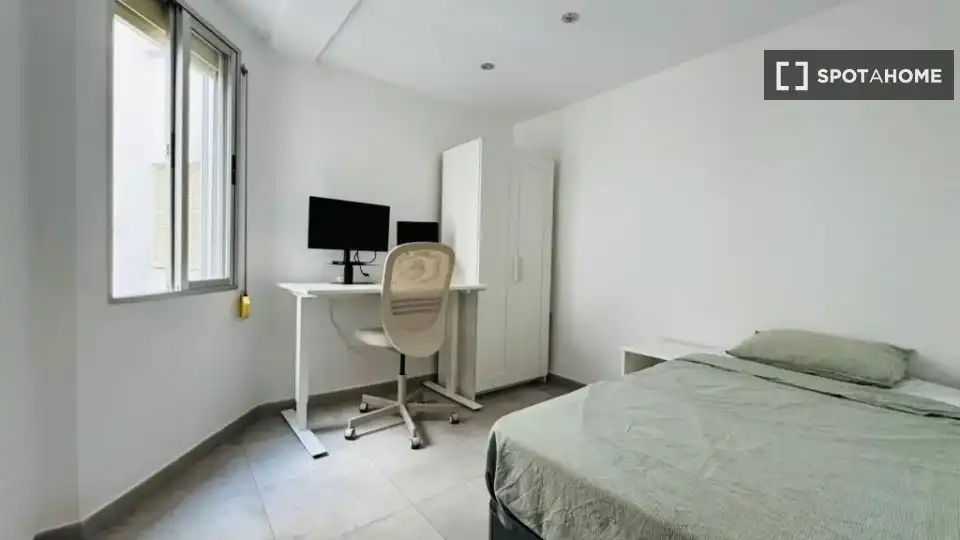 Bedroom of Flat for rent in Valencia  with Air Conditioner, Heating and Furnished