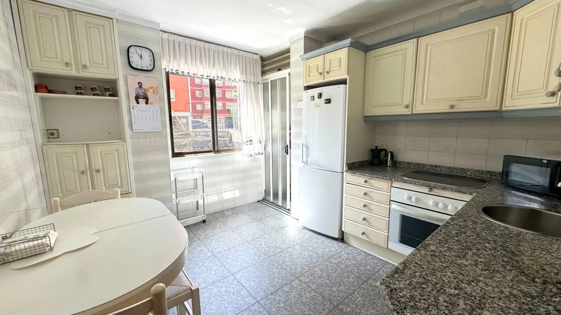 Piso con ascensor en venta en Los Castros, imagen 9