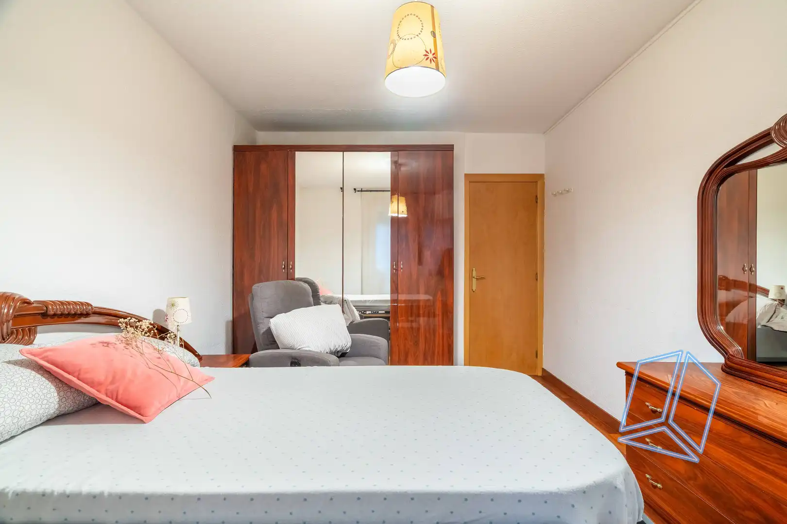 Habitación de Piso en venta en Cornellà de Llobregat con Balcón