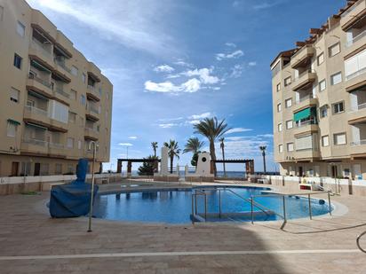 Piscina de Pis en venda en Torrenueva Costa amb Terrassa, Moblat i Piscina comunitària