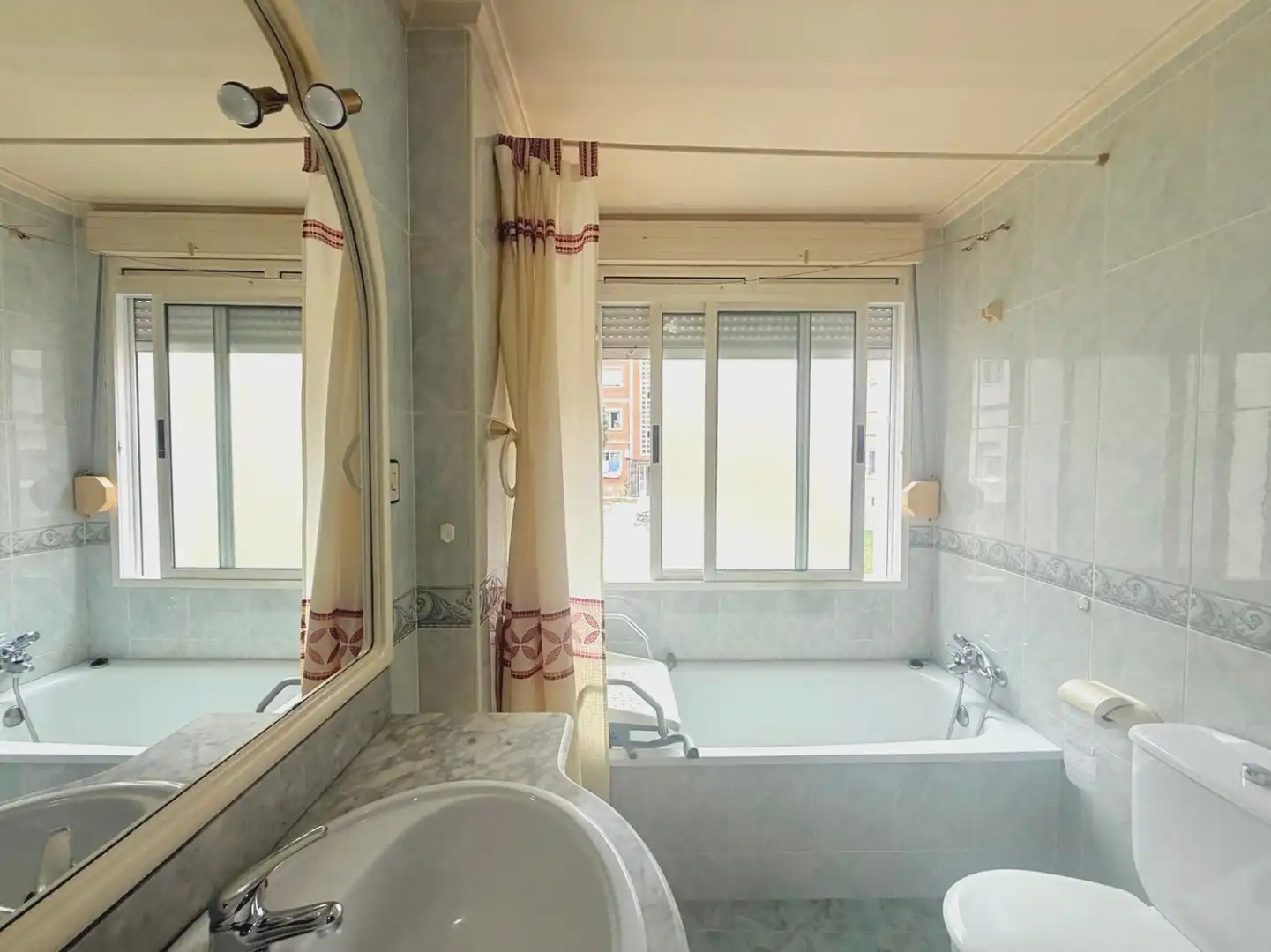 Bathroom of Flat for sale in Avilés  with Private garden, Parquet flooring and Furnished