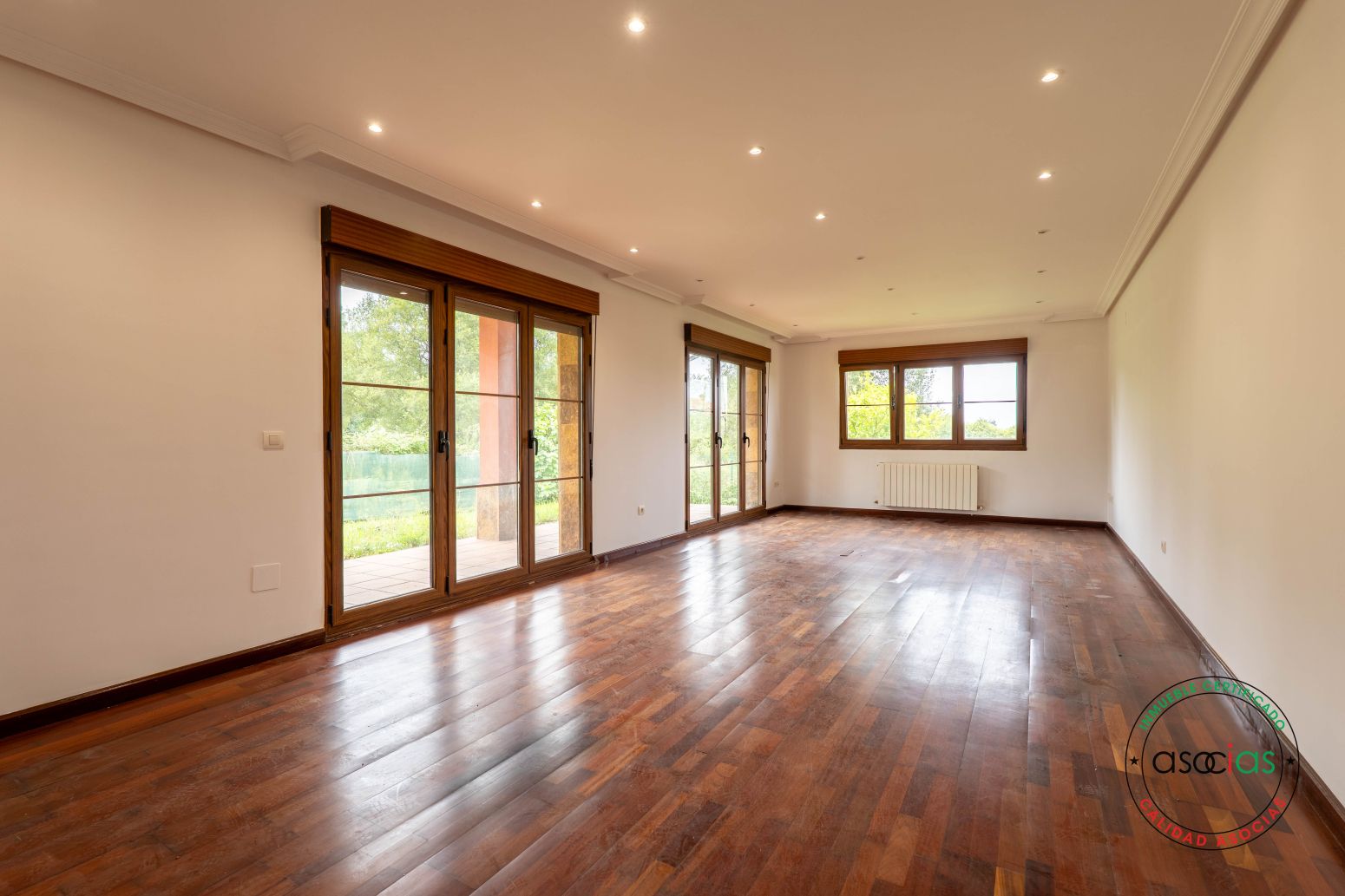 Sala d'estar de Casa o xalet en venda en Llanera amb Calefacció, Jardí privat i Terrassa
