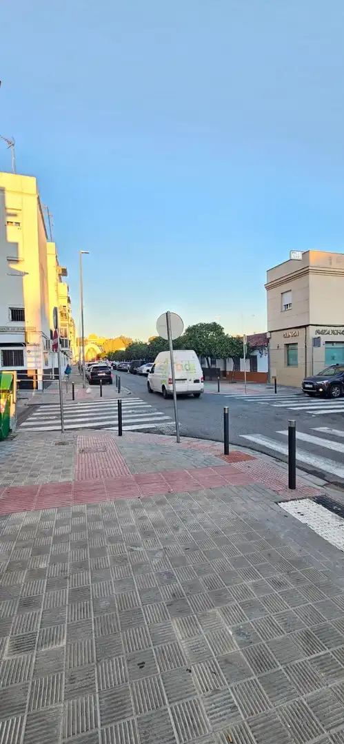 Vista exterior de Piso en venta en Dos Hermanas con Aire acondicionado, Calefacción y Terraza
