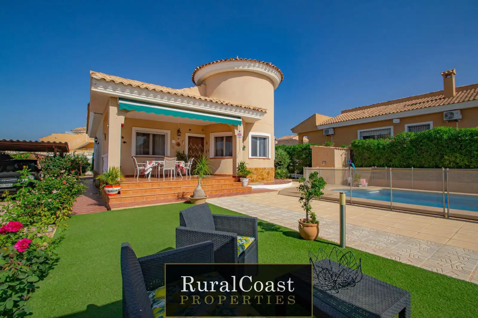 Vista exterior de Casa o chalet en venta en Busot con Calefacción, Terraza y Trastero
