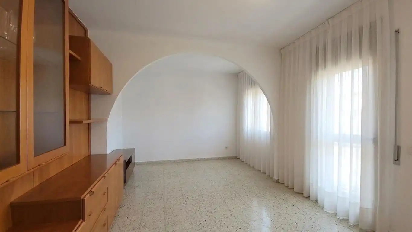 Sala d'estar de Pis en venda en L'Hospitalet de Llobregat amb Aire condicionat
