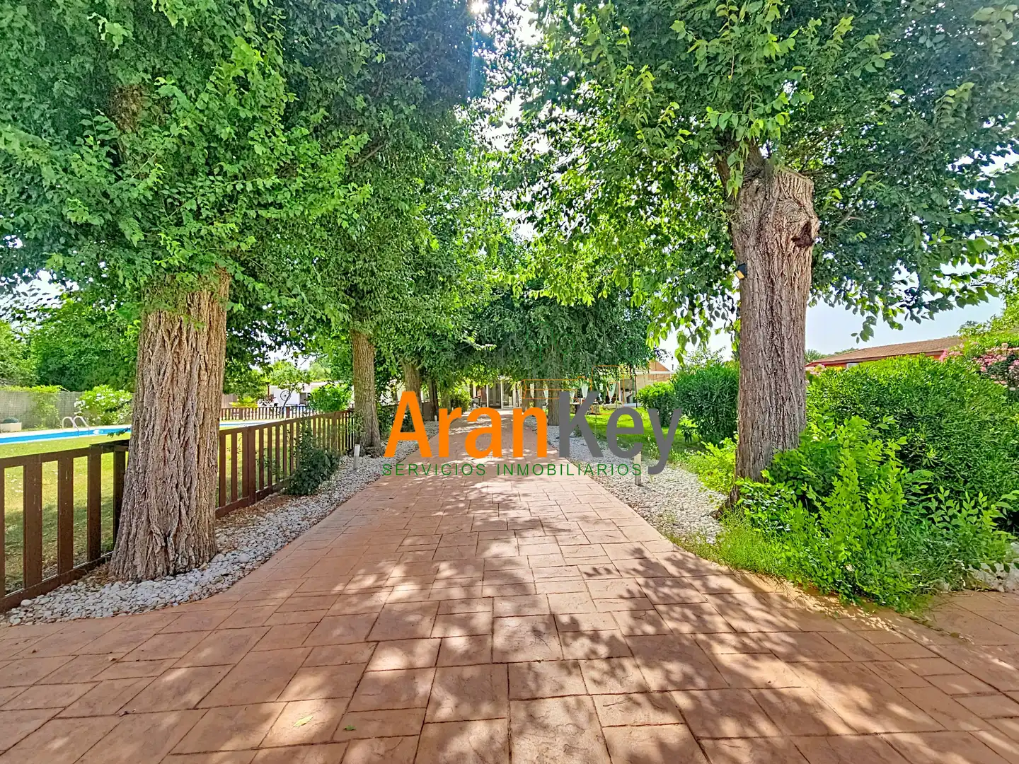 Garden of Houses for sale in Colmenar de Oreja  with Air Conditioner, Heating and Private garden