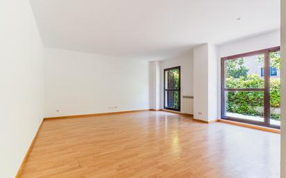 Living room of Flat for sale in Las Rozas de Madrid  with Air Conditioner, Heating and Private garden
