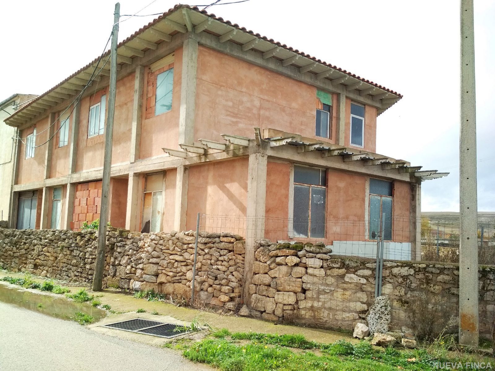 Vista exterior de Casa adosada en venda en Tardajos amb Calefacció i Parquet