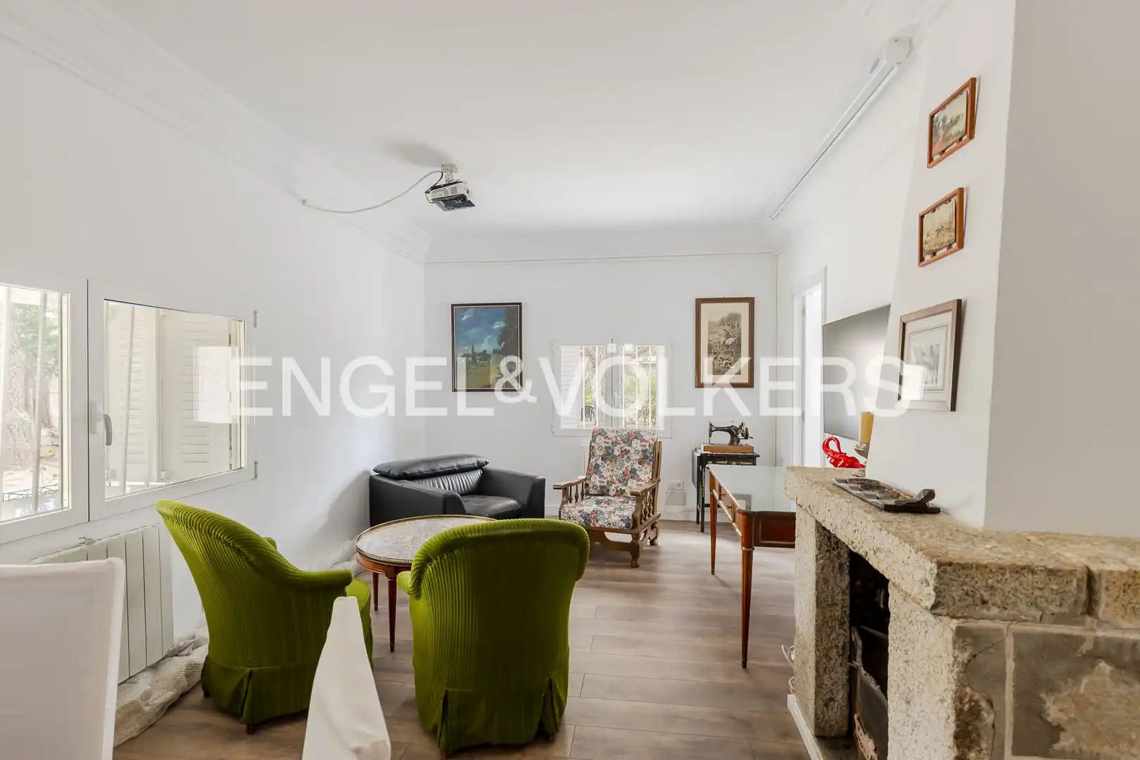 Sala de estar de Casa o chalet en venta en La Cabrera con Calefacción, Jardín privado y Piscina