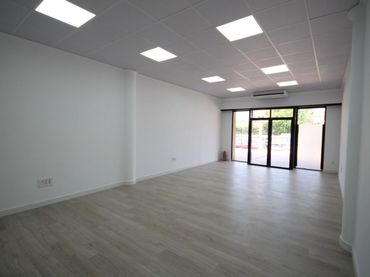 Local comercial de lloguer a Avenida Ansaldo