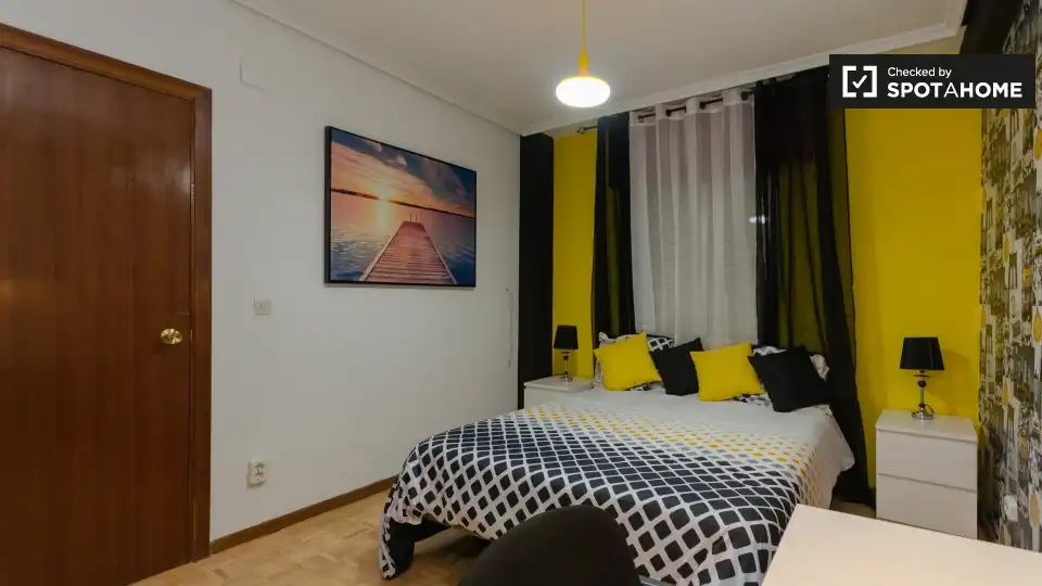 Habitación de Piso de alquiler en Alcalá de Henares con Aire acondicionado, Calefacción y Amueblado