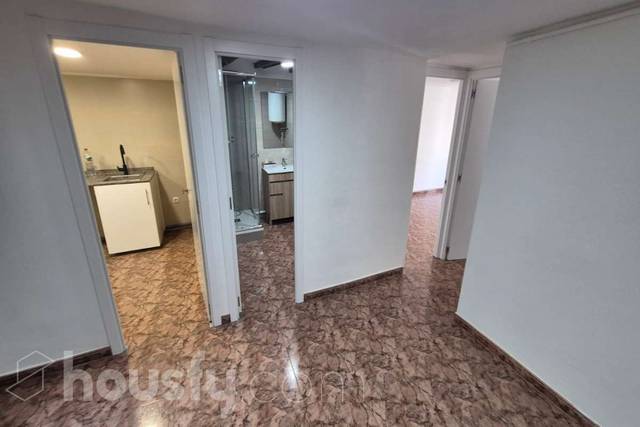 Piso en Alquiler en Rambla del Raval, . en El Raval