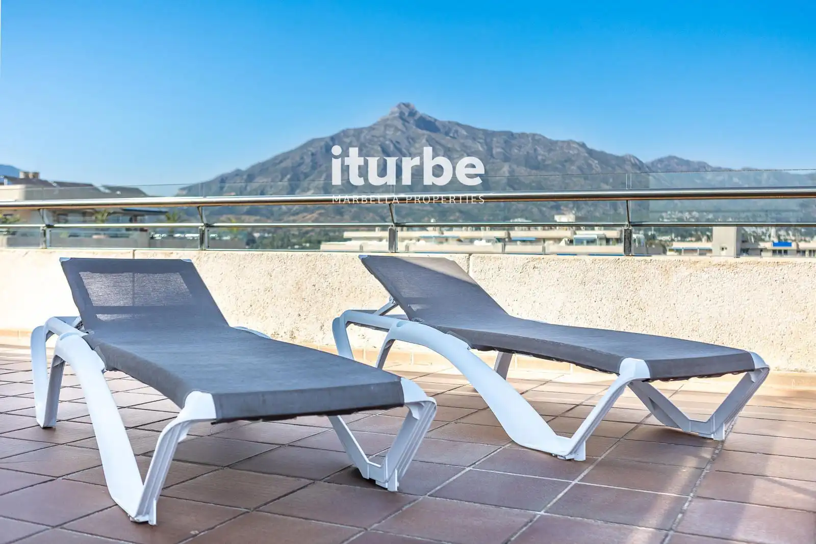Terraza de Ático en venta en Marbella con Aire acondicionado, Terraza y Piscina