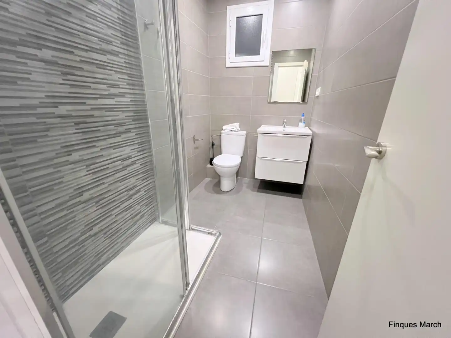 Baño de Piso en venta en Barcelona con Aire acondicionado y Amueblado