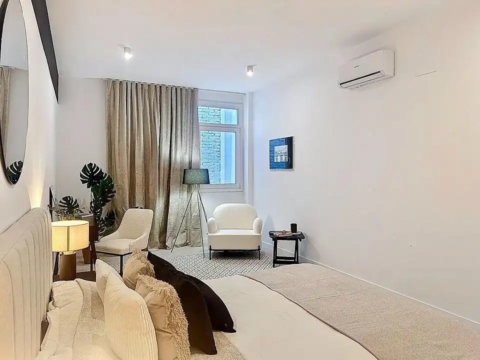 Bajo con ascensor en venta en Calle de Cartagena, imagen 3