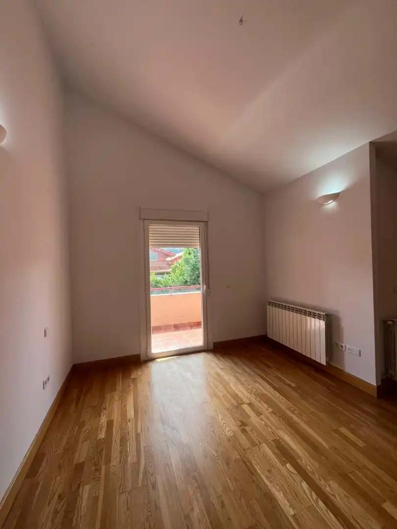 Dormitori de Casa adosada en venda en Renedo de Esgueva amb Calefacció, Jardí privat i Parquet
