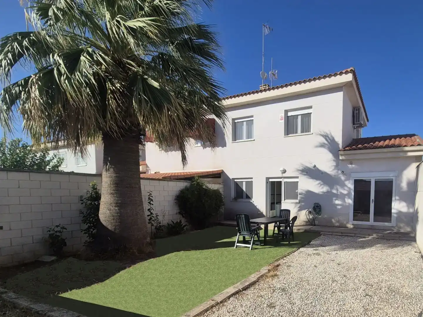 Vista exterior de Pis en venda en Poblete amb Aire condicionat, Jardí privat i Parquet