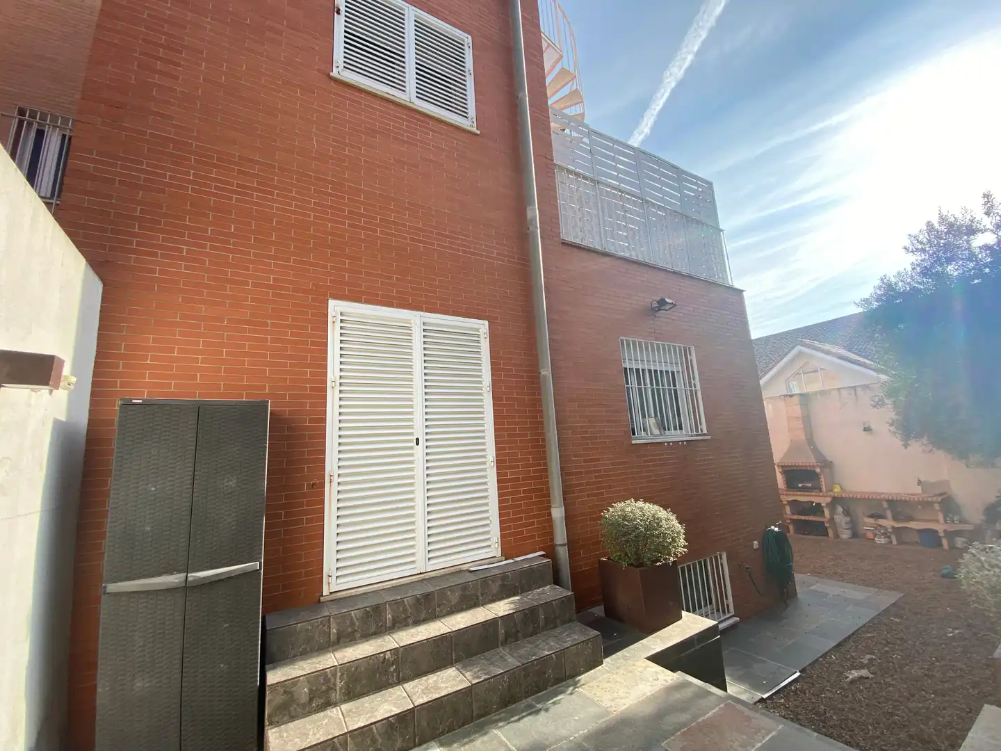 Vista exterior de Casa o chalet en venta en Dos Hermanas con Aire acondicionado, Jardín privado y Terraza
