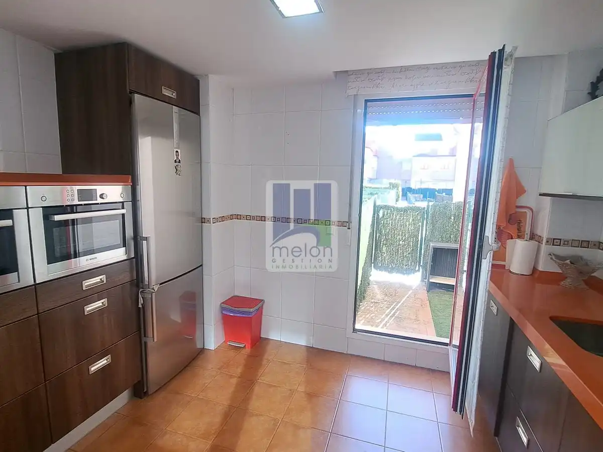 Cuina de Casa o xalet en venda en Burgos