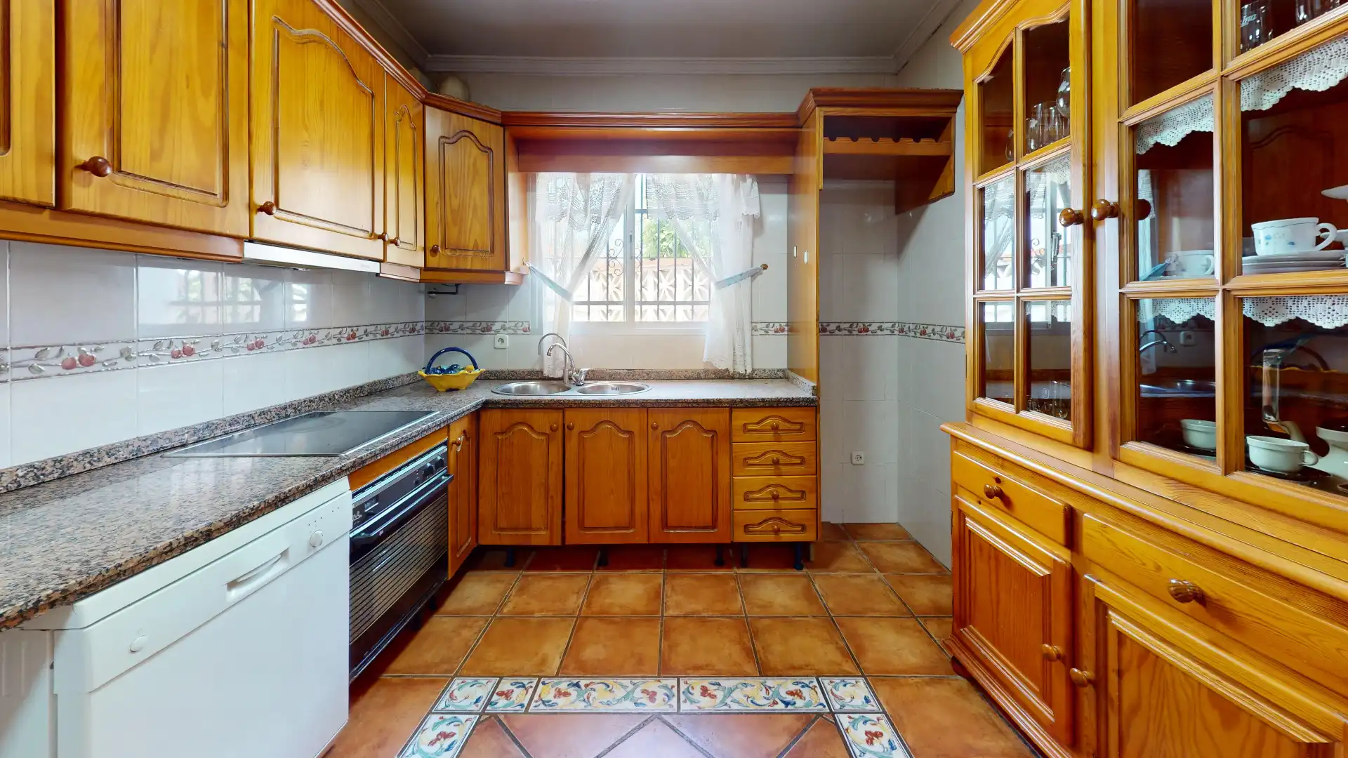 Cuina de Casa adosada en venda en Málaga amb Jardí privat, Terrassa i Forn