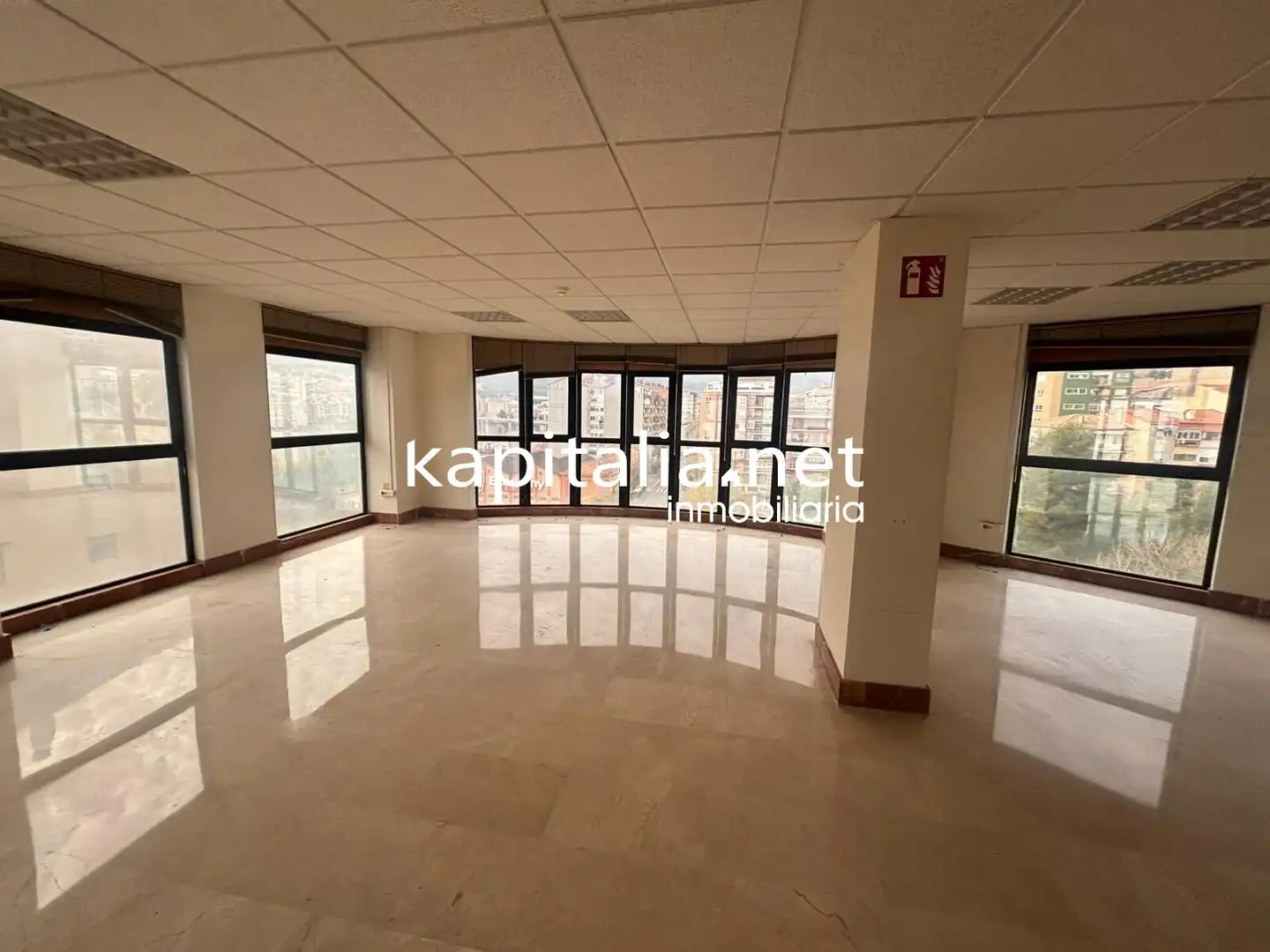Office for rent in Alcoy / Alcoi  with Air Conditioner