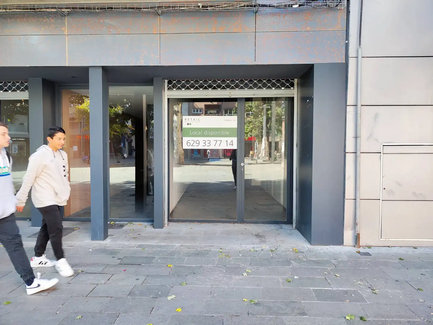 Local comercial de lloguer a Plaza Perpinyà 6