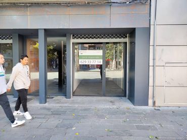 Local comercial de lloguer a Plaza Perpinyà 6