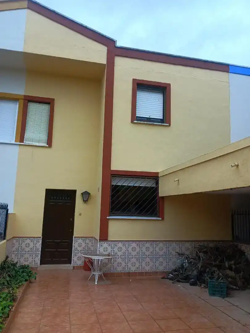 Vista exterior de Casa o xalet en venda en Daimiel