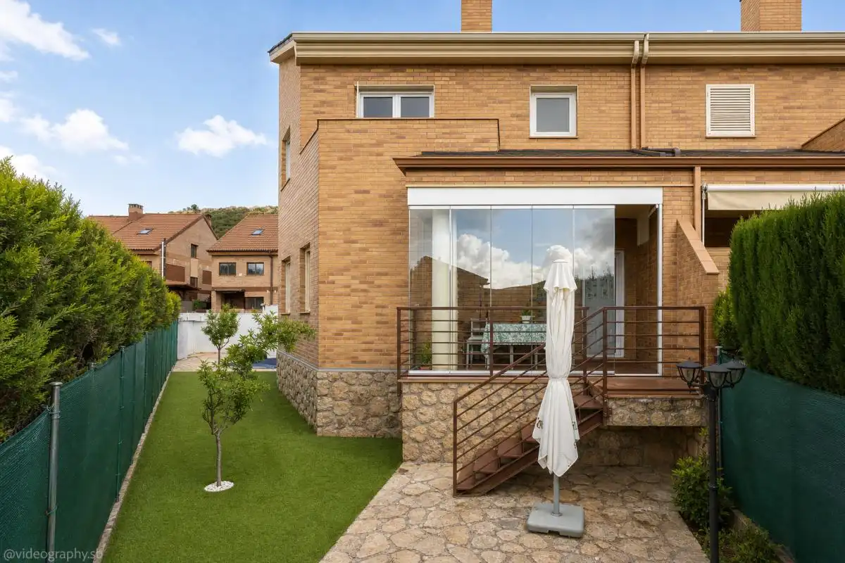 Vista exterior de Casa adosada en venta en Collado Mediano con Calefacción, Jardín privado y Terraza