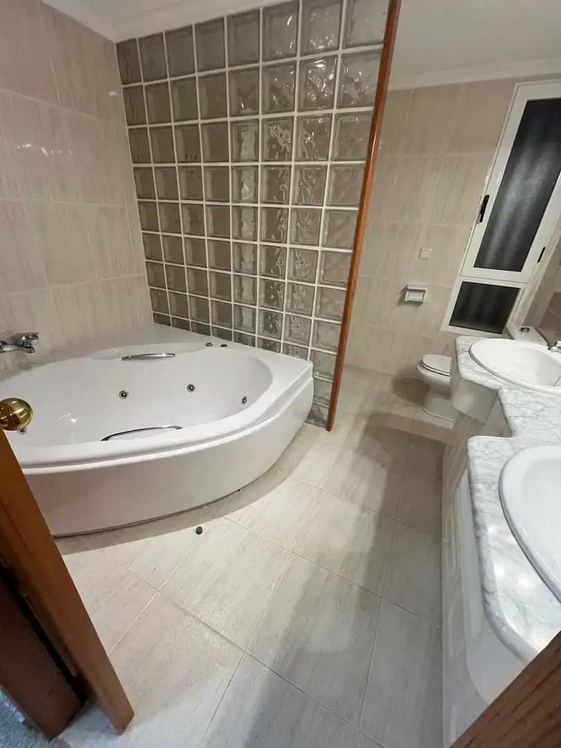 Bathroom of Apartments for rent in El Campello  with Private garden, Balcony and Community pool