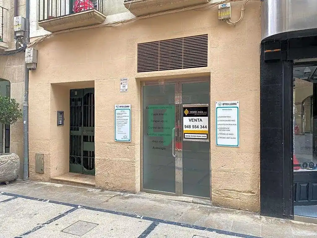 Locale commerciale in vendita a Mayor