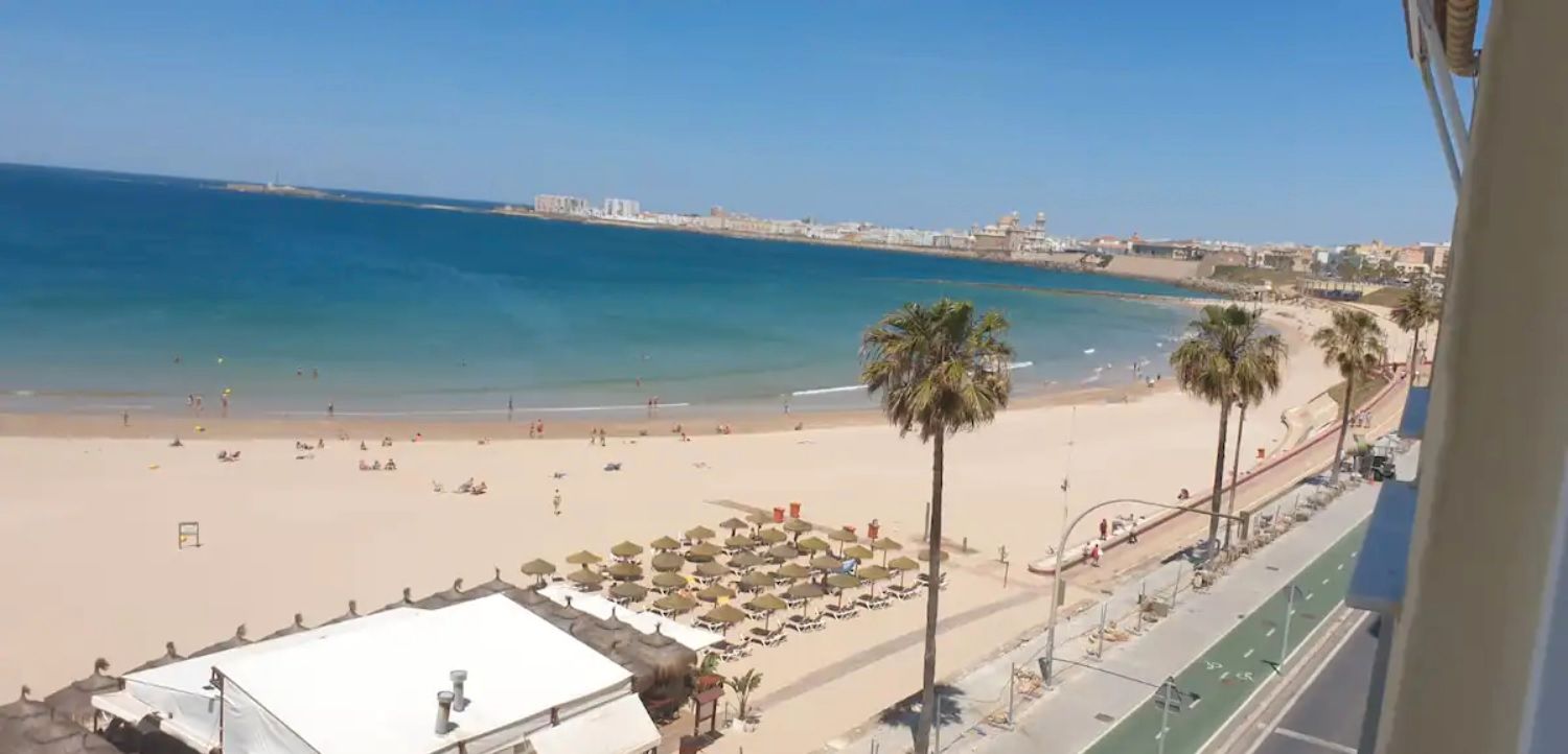 Exterior view of Apartment to rent in  Cádiz Capital  with Air Conditioner, Heating and Parquet flooring