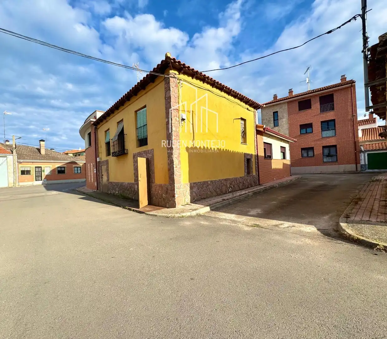 Vista exterior de Casa o xalet en venda en Calzada de Valdunciel amb Terrassa