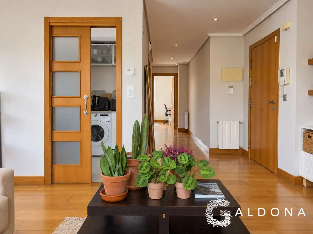 Dúplex con terraza en venta en Indalecio Prieto Kalea