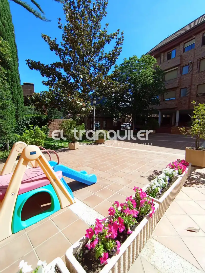 Duplexes for rent in Calle Tejar, Zona Carretera del Plantío