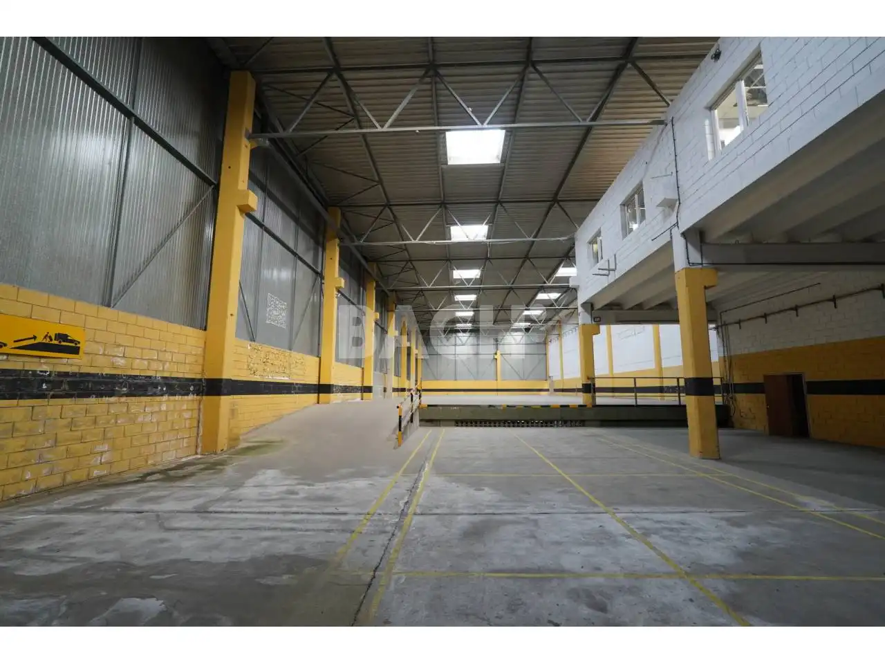 Nau industrial de lloguer a Calle Perot Rocaguinarda