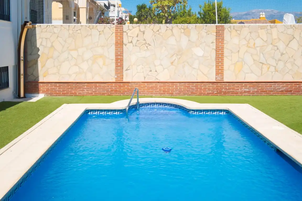 Piscina de Casa adosada de lloguer en Vélez-Málaga amb Aire condicionat, Calefacció i Terrassa