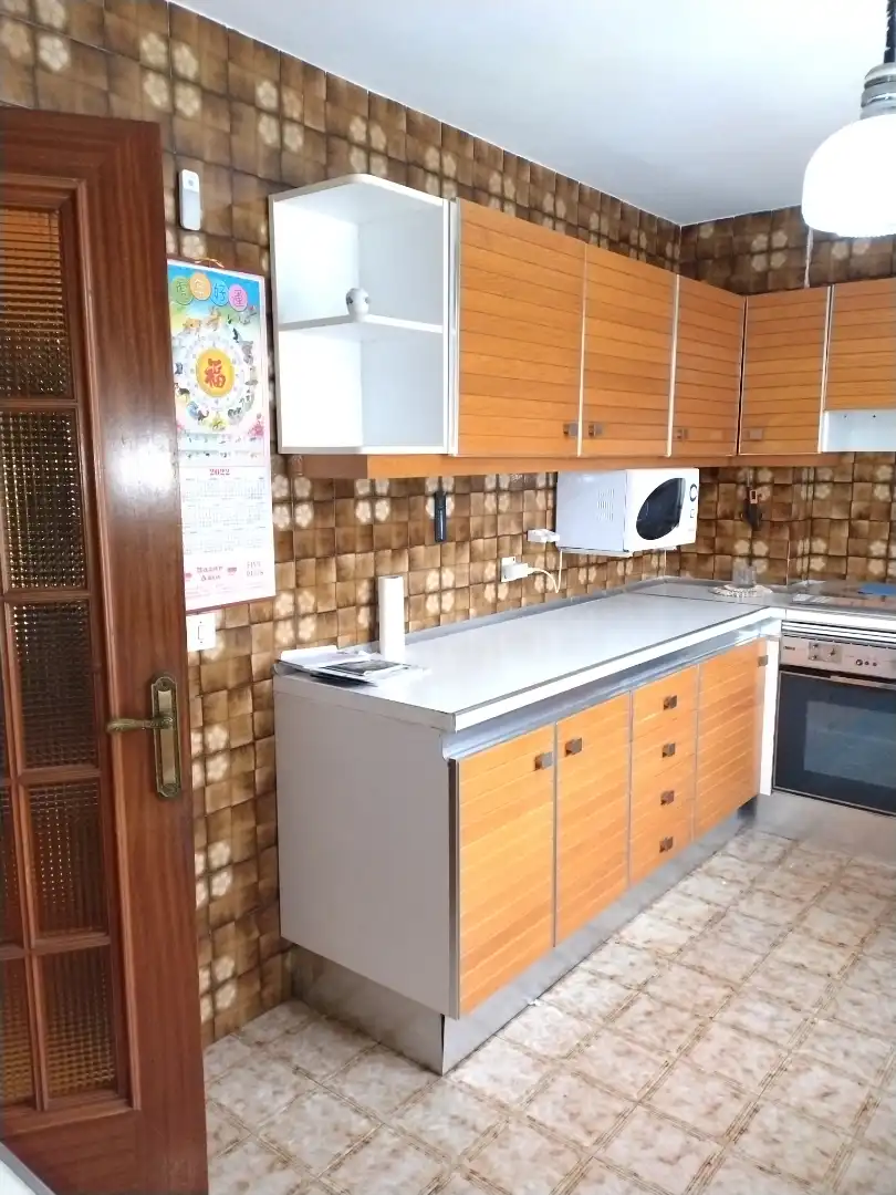 Kitchen of Flat for rent in Bembibre  with Heating, Parquet flooring and Storage room