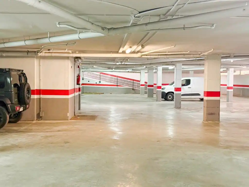 Aparcament de Dúplex en venda en Figueres amb Aire condicionat i Moblat