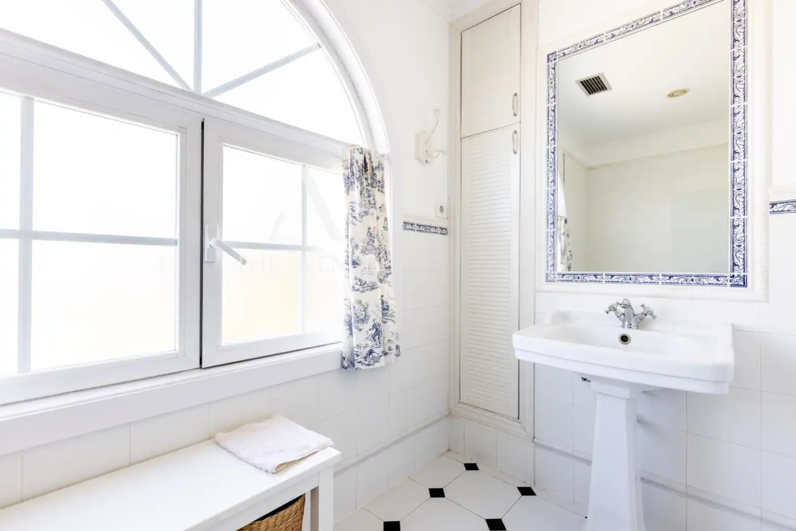 Baño de Casa o chalet en venta en Boadilla del Monte con Calefacción, Jardín privado y Terraza