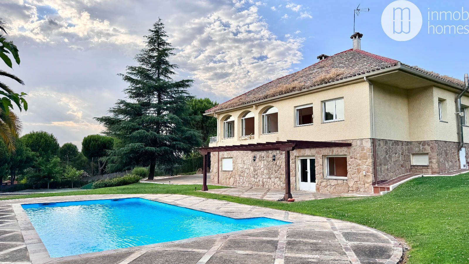 Vista exterior de Casa o xalet de lloguer en Boadilla del Monte amb Aire condicionat, Calefacció i Terrassa