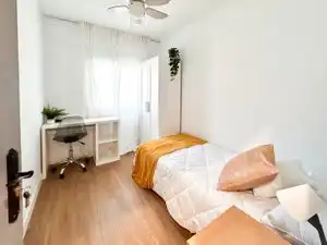Bedroom of Flat for share in Alcorcón  with Air Conditioner, Heating and Furnished