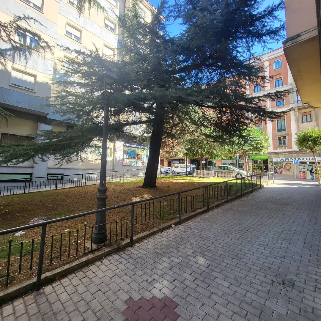 Vista exterior de Pis en venda en Estación