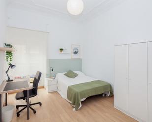 Bedroom of Apartment to share in  Valencia Capital  with Balcony