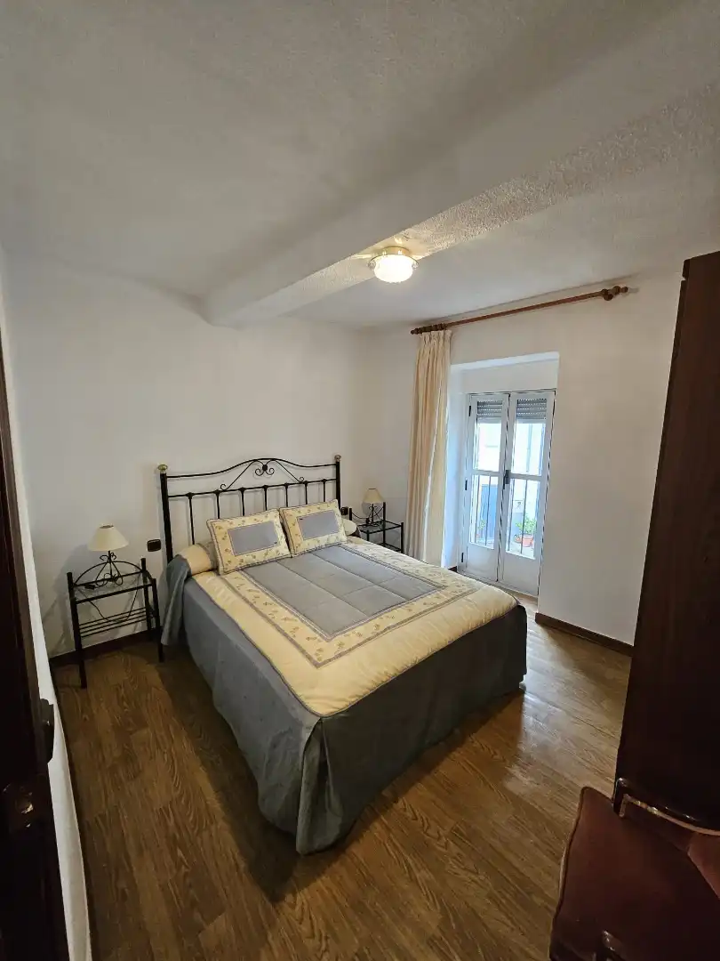 Schlafzimmer von Einfamilien-Reihenhaus zum Verkauf in Ledrada mit Möbliert