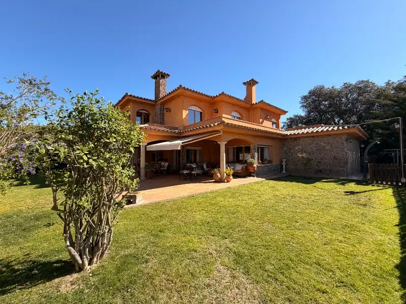 Garden of Houses for sale in Mont-ras  with Air Conditioner, Heating and Private garden
