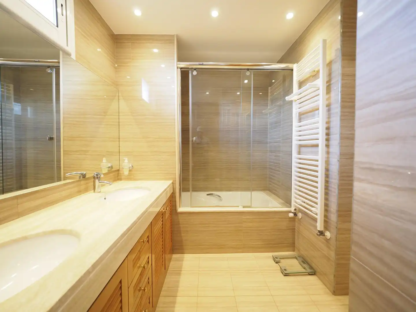 Bathroom of Houses for sale in Vilamalla  with Air Conditioner, Heating and Private garden