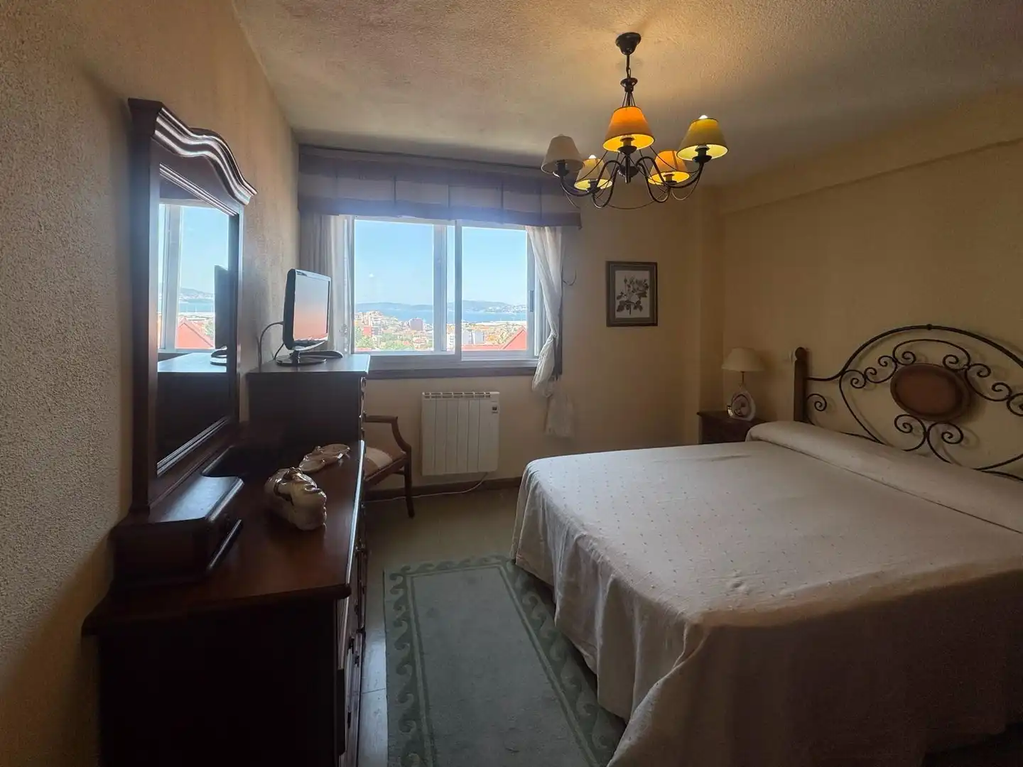 Habitación de Piso en venta en Vigo  con Calefacción, Terraza y Amueblado