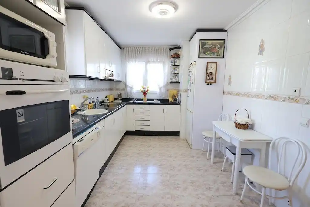 Detached house with pool for sale in Calle LOS PIRINEOS, imagen 5