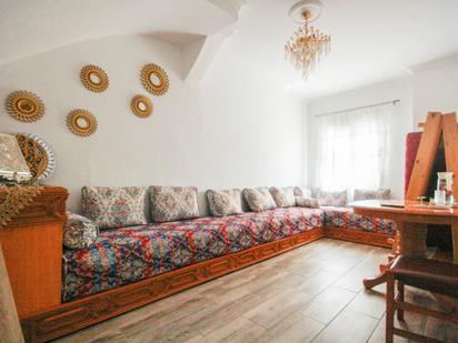 Sala d'estar de Casa adosada en venda en Coín